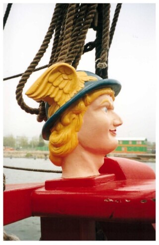 Mercuriuskop op de bak (voorschip) van een Australische replica van de Duyfken