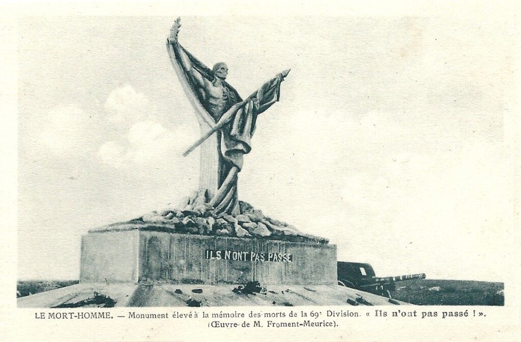 Postkaart van het monument van de Mort-Homme