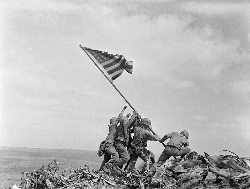 Beroemde foto die door Joe Rosenthal werd gemaakt op Iwo Jima