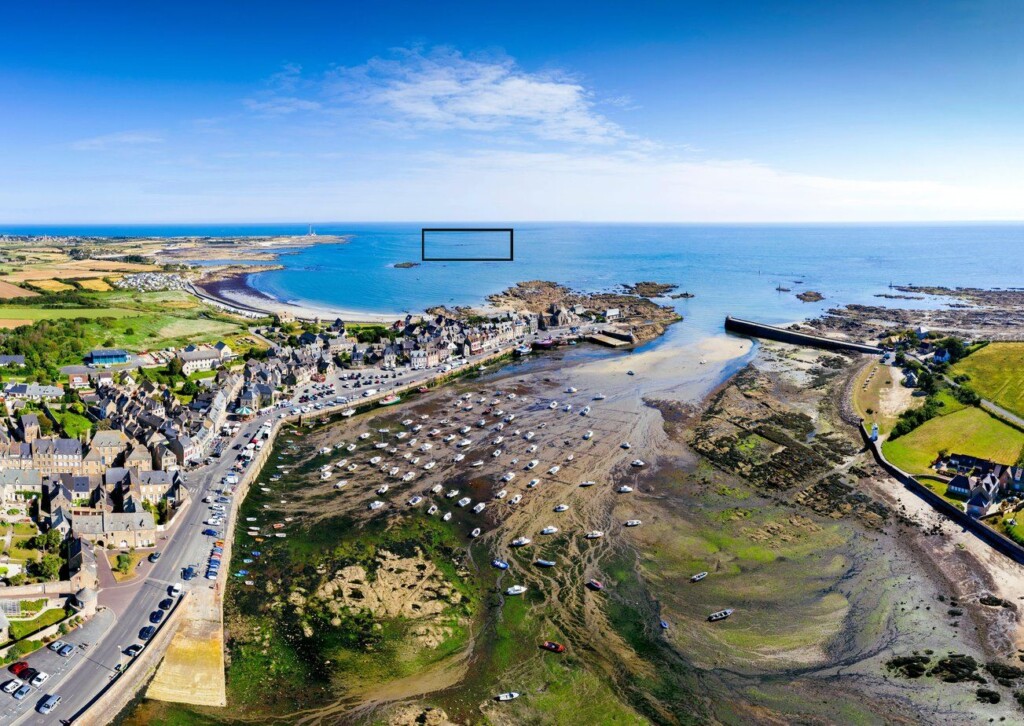 Barfleur en de Normandische kust. In het zwart gemarkeerde gebied liggen de Rochers de Quilleboeuf, waar La Blanche Nef op 25 november 1120 verging