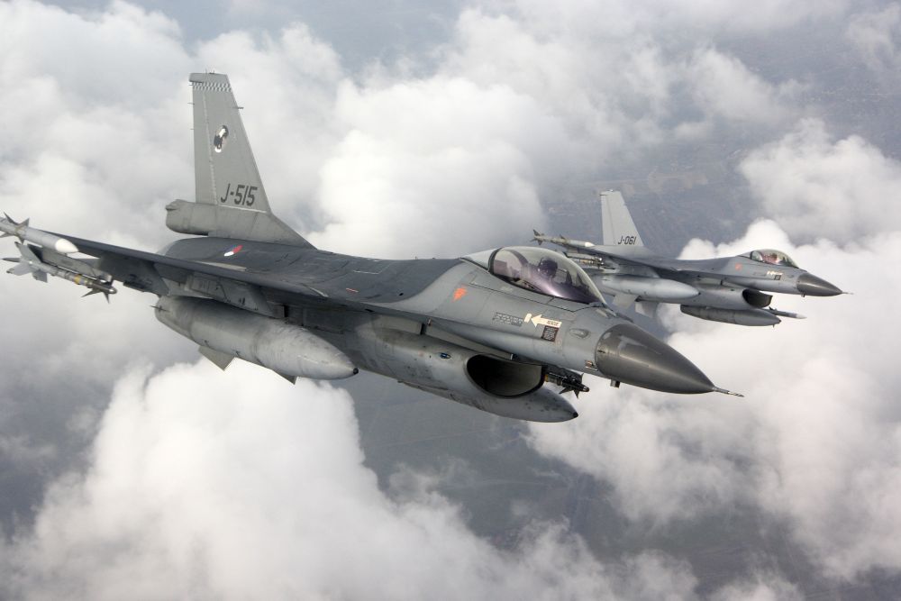 Twee voormalige F-16's van de koninklijke luchtmacht