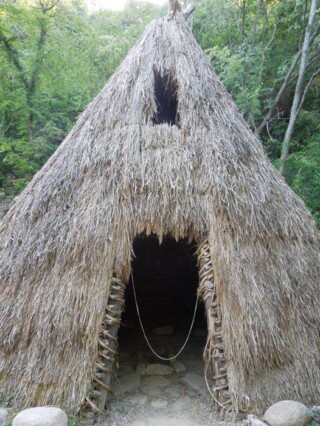Replica van een huis aan de  Lepenski Vir-cultuur