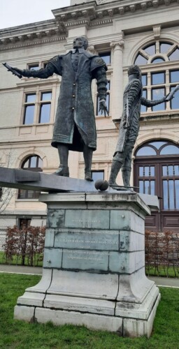 Willem van Oranje en Filips van Marnix, beeldengroep in de tuin van het KMSKA in Antwerpen.