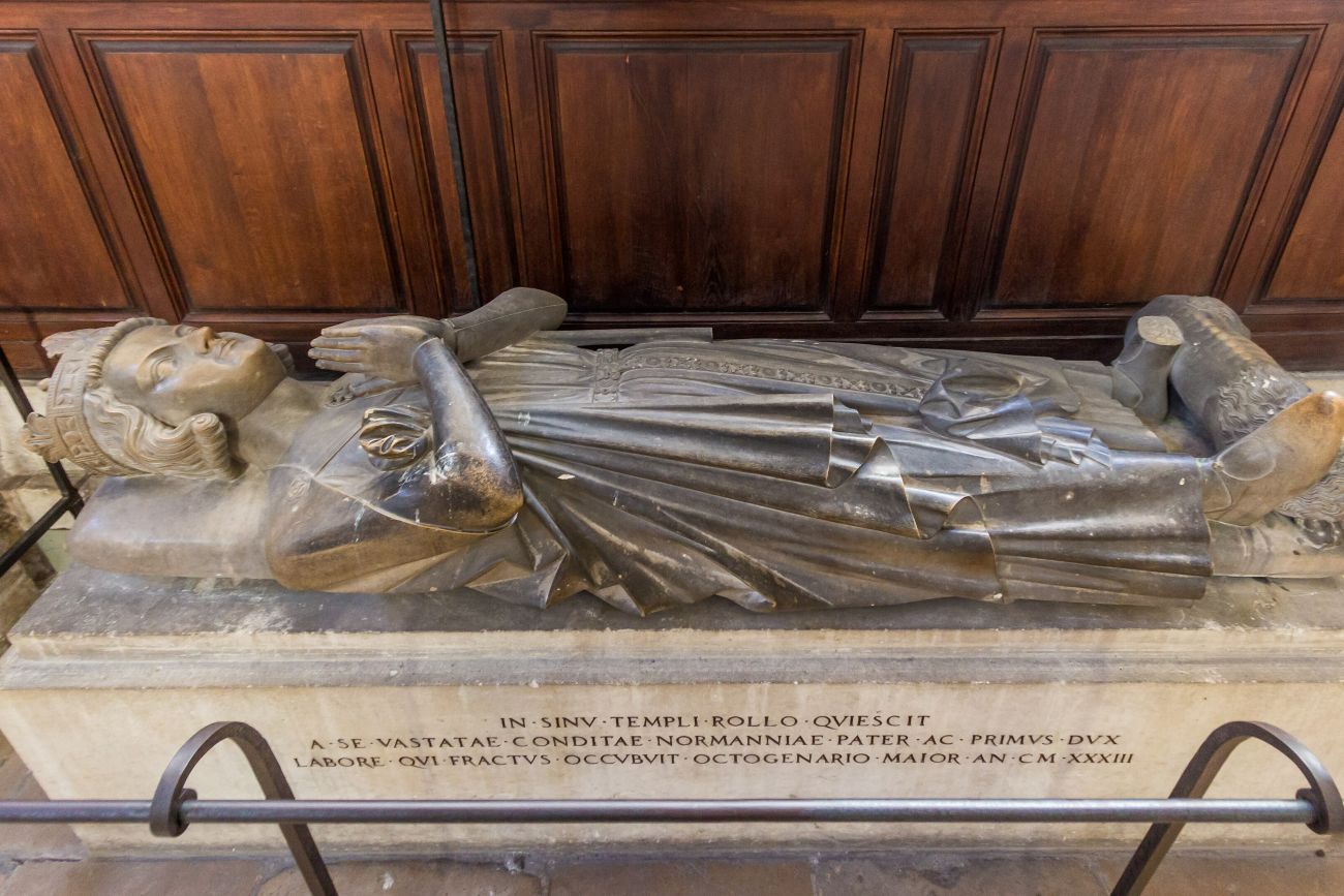 Praalgraf van Rollo in de kathedraal van Rouen, 1275-1300.