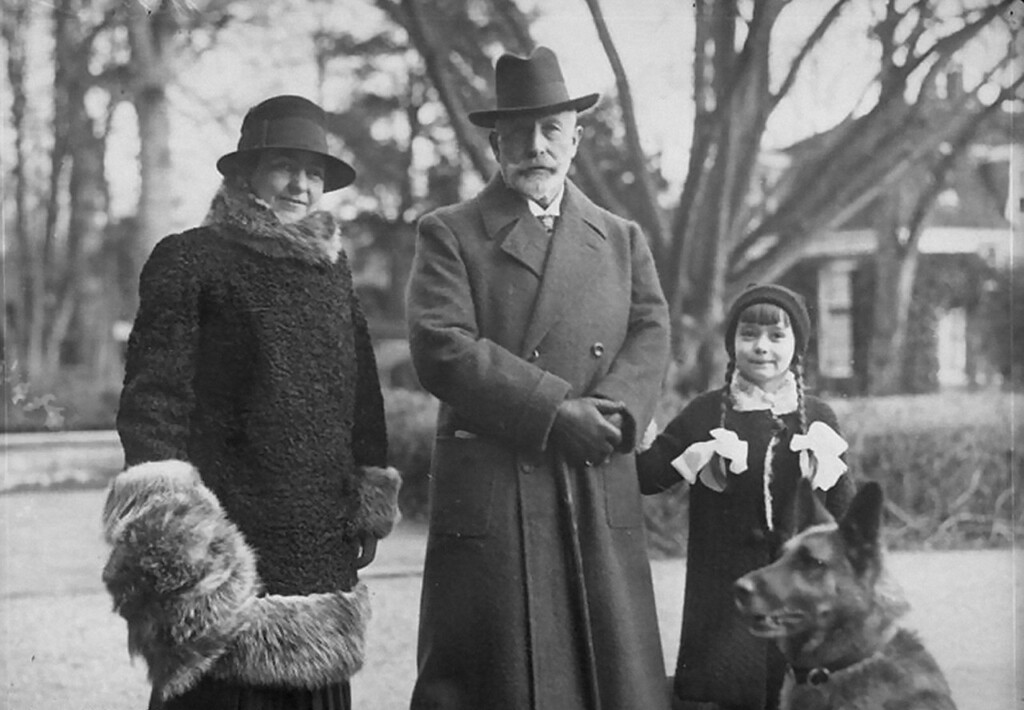 Oud-keizer Wilhelm II met zijn tweede vrouw en stiefdochter in Doorn.