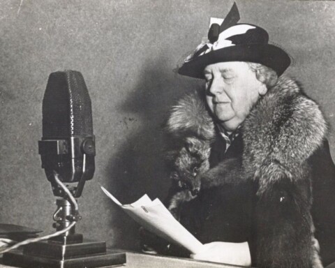 Koningin Wilhelmina spreekt tot het volk via Radio Oranje, juli 1940