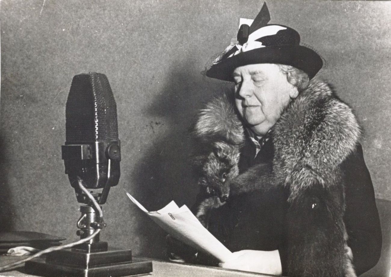 Koningin Wilhelmina spreekt tot het volk via Radio Oranje, juli 1940