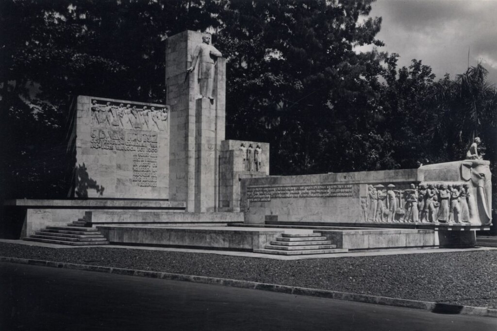 Het Van Heutsz-monument in Batavia