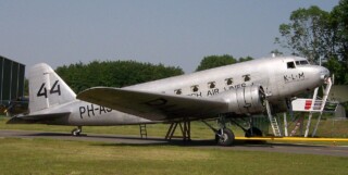 DC-2 in de originele “Uiver” beschildering van de KLM