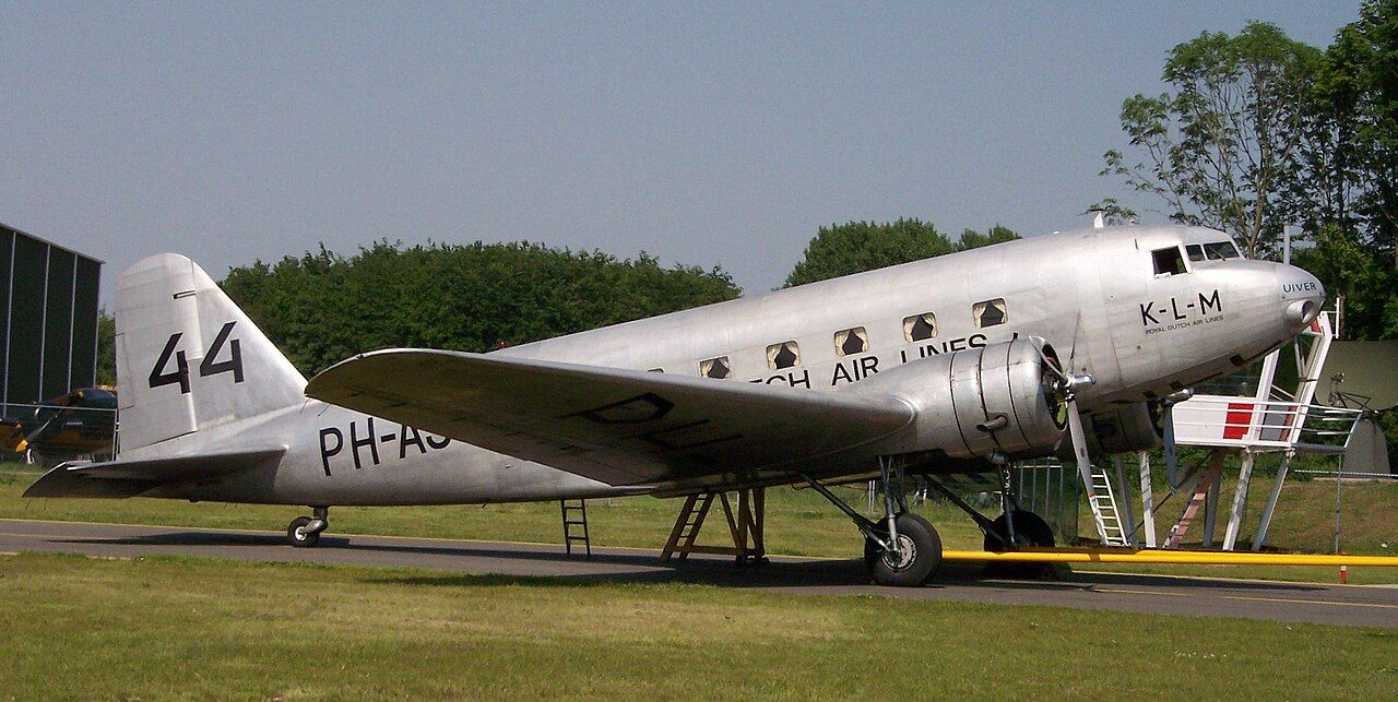 DC-2 in de originele “Uiver” beschildering van de KLM