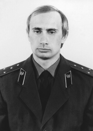 Poetin in KGB-uniform, ca. 1980