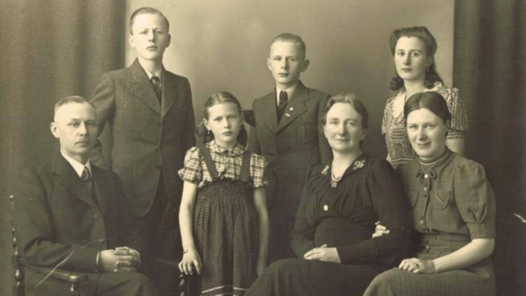 Helena Kuipers-Rietberg met haar man en kinderen.