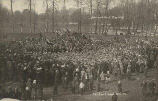 1 mei-demonstratie met rode vlaggen in Narva in 1917. Bron: Tribuna