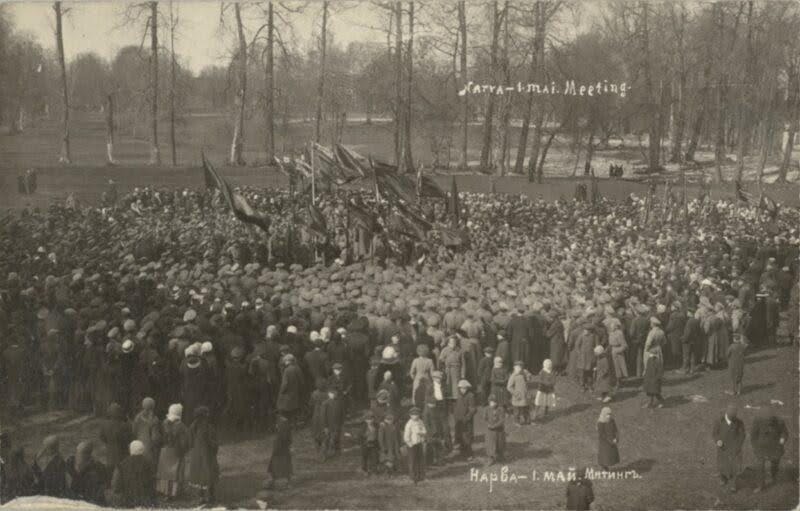 1 mei-demonstratie met rode vlaggen in Narva in 1917. Bron: Tribuna