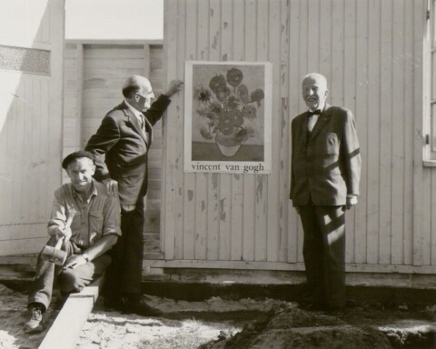 Ir. Vincent van Gogh (rechts) op de bouwplaats van het Van Gogh Museum, 1970, Collectie Van Gogh Museum, Amsterdam