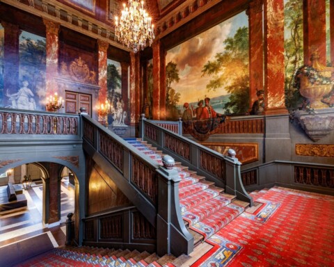 De grote trap van Paleis Het Loo. Totaaloverzicht zuid- en westwand. Foto: Paleis Het Loo