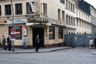De toegangspoort tot de Herbertstraße vanaf de Davidstraße in de jaren zeventig. 