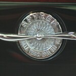 Logo Spyker: spaakwiel met een propeller