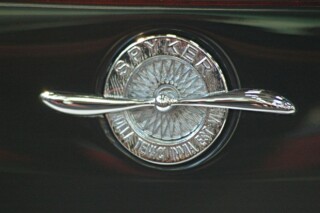 Logo Spyker: spaakwiel met een propeller