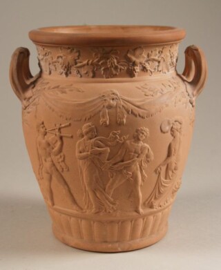 Terracotta tuinvaas met een klassieke scène in reliëf, 1725-1750