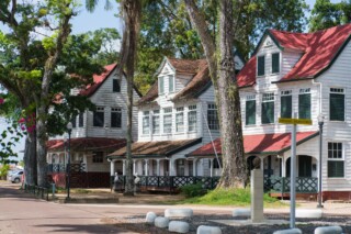 Karakteristieke historische panden in de Surinaamse binnenstad