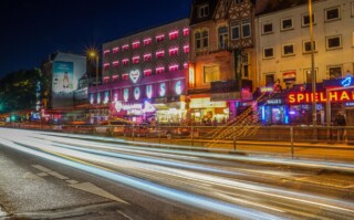 Blik op de Reeperbahn in Hamburg