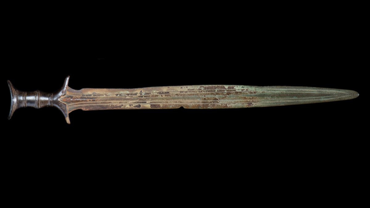 3000 jaar oud zwaard van Thorn-Wessem blijkt flink gebruikt